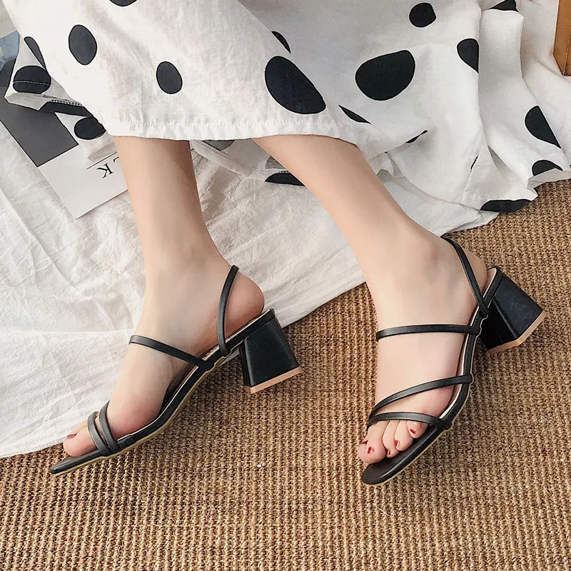 Vrouwelijke sandalen met vierk - Crossfit Ladies recensie en prijs